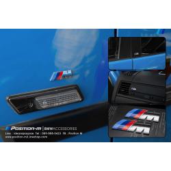 Logo ///M ติดแก้มข้าง