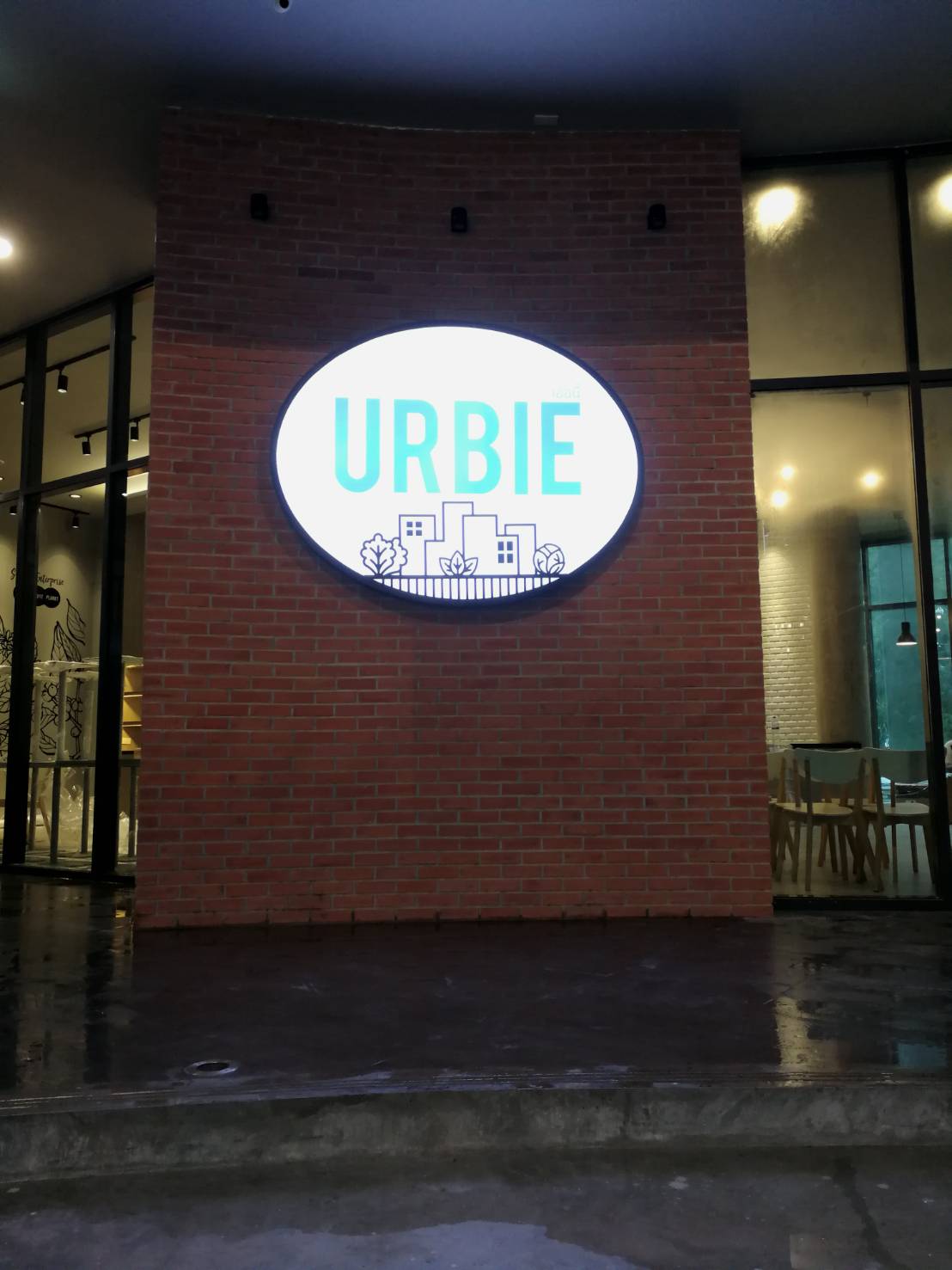 กล่องไฟซิงค์ ทำสี-หน้าอะคริลิค ติดสติ๊กเกอร์ ไฟออกหน้า #URBIE ติดตั้งป้ายมหาวิทยาลัยธรรมศาสตร์ ศูนย์รังสิต #ร้านป้ายรังสิต