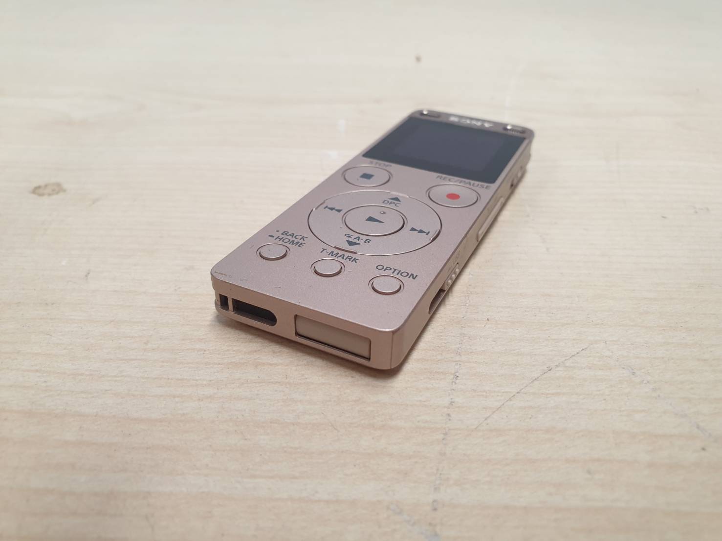 SONY เครื่องบันทึกเสียง (4GB) รุ่น ICD-UX560F มือสอง