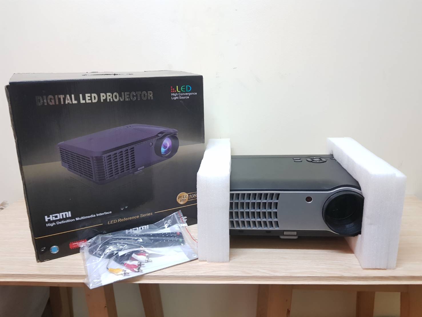 โปรเจคเตอร์ RIGAL RD806 Multimedia LED Projector โปรเจคเตอร์ 1,280*800 ความสว่าง 2,800 ลูเมน