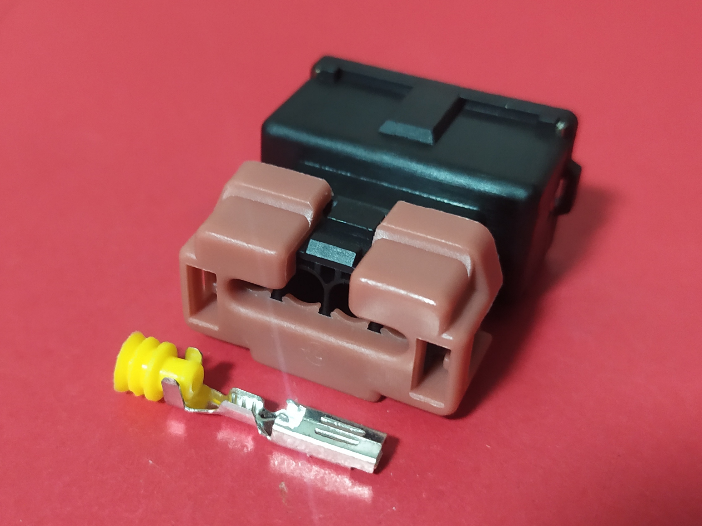 4 พิน ดำ Toyota, Mitsubishi (ร่องกลาง) #10378