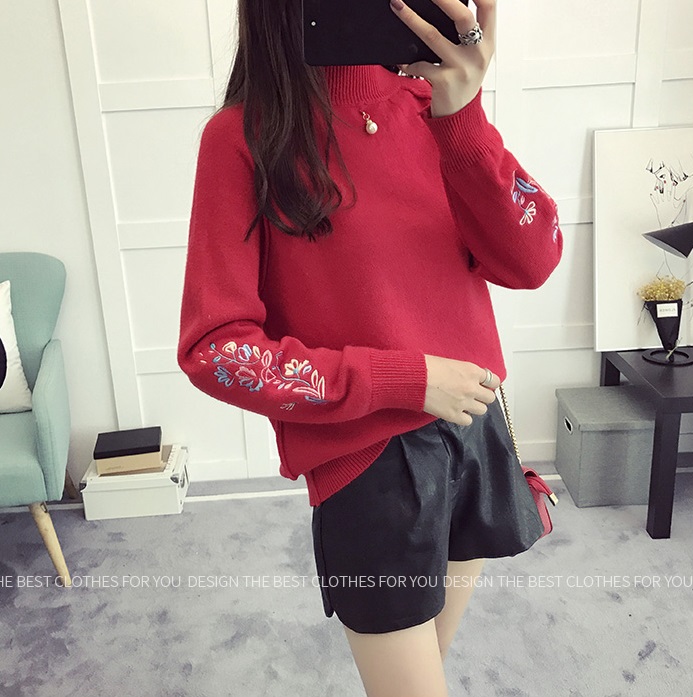 พร้อมส่ง - เสื้อไหมพรมแขนยาวมีลายปักที่แขนเสื้อน่ารักๆ ST752 (สีแดง)