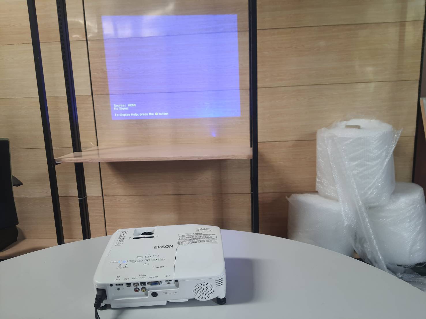 โปรเจคเตอร์ EPSON EB-X03 ) 2,700Lumens มือสอง