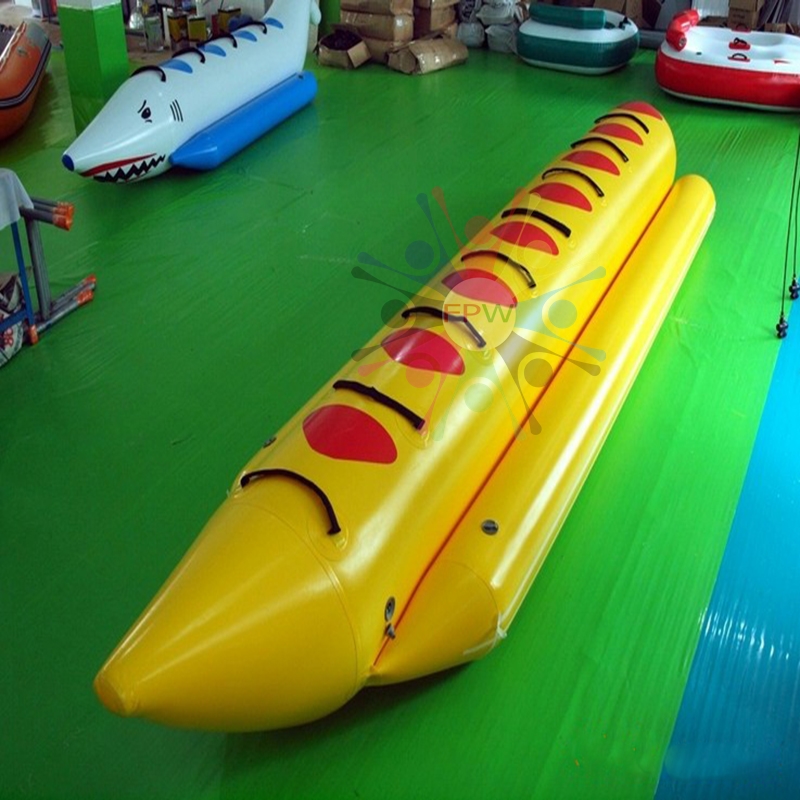 รายละเอียดเรือกล้วย Banana Boat 8 ที่นั่ง ( FunParkworldthaland ) จำหนวนผู้เล่น 4 ที่นั่ง วัสดุ: 0.9mm PVC สีท่านสามารถกำหนดสีเองได้ สีฟ้า, สีขาว, สีเหลืองฯลฯ แพคเกจใส่กระเป๋าผ้าใบกันน้ำพีวีซี + กระเป๋าทอผ้า อุปกรณ์เสริม แถมฟรี! เครื่องปั๊มลม ถุงบรรจุBana