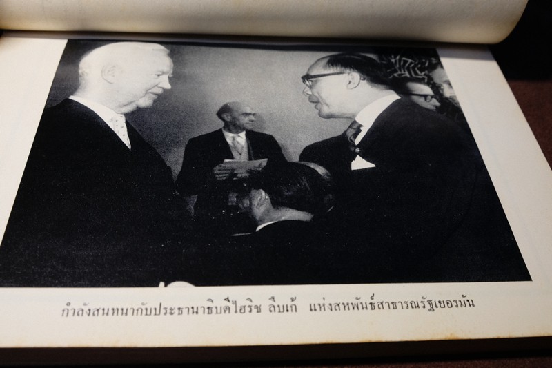 อนุสรณ์ ศ.ดิเรก ชัยนาม จัดพิมพ์เนื่องในงานพระราชทานเพลิงศพ ดิเรก ชัยนาม รวม 2 เล่ม หนารวม 407 หน้า ปี 2510