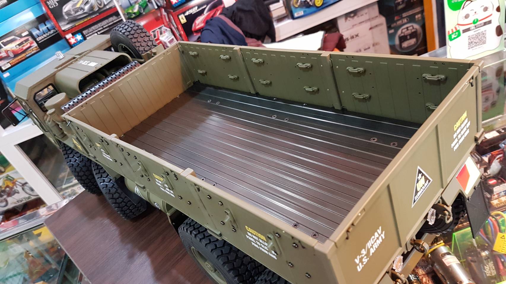 U.S. M977 Hemtt Oshkosh 8x8 Military Cargo Truck