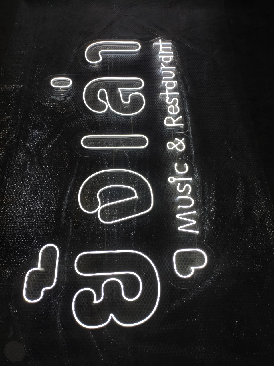 ไฟนีออน เฟค