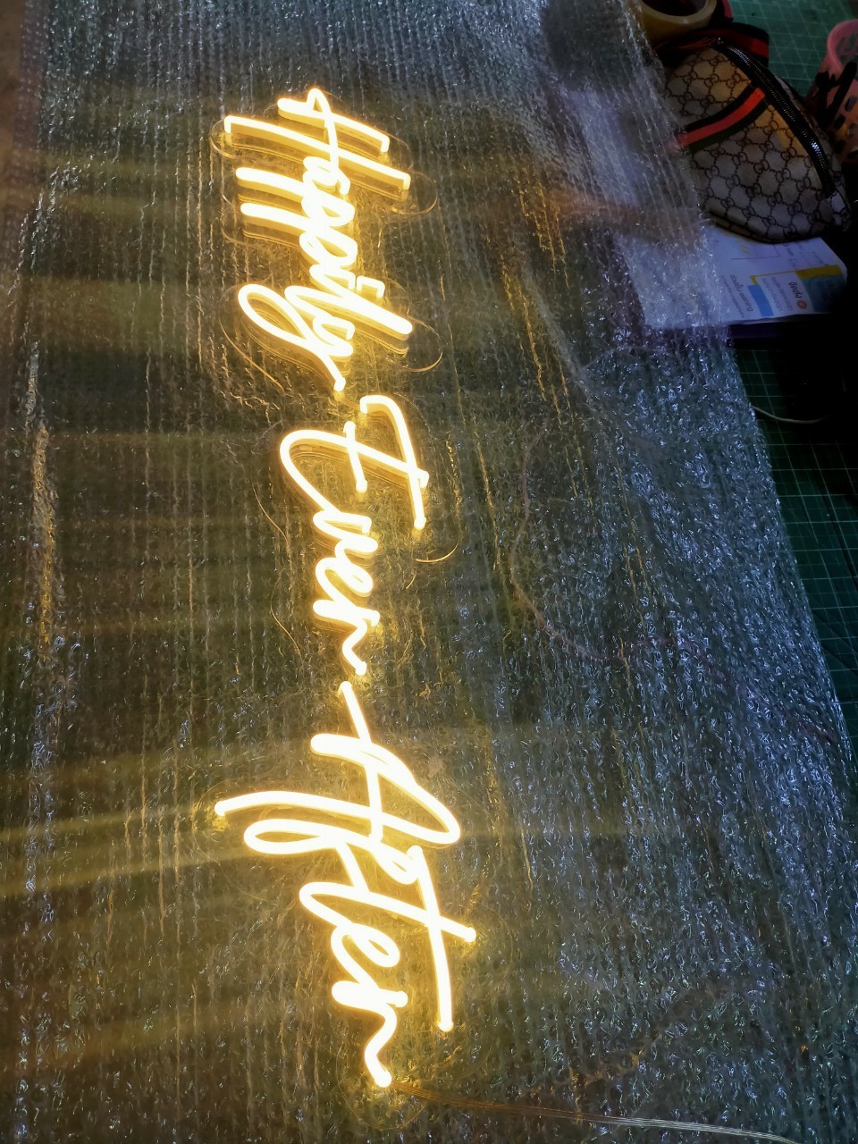 ไฟนีออน เฟค