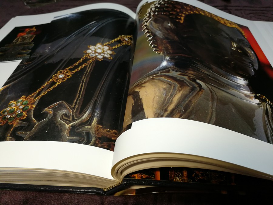Buddha Images in the Grand Palace (พระพุทธปฏิมาในพระบรมมหาราชวัง) ปกแข็งมีกล่อง ปี 1994 (Pre-Order สอบถาม)
