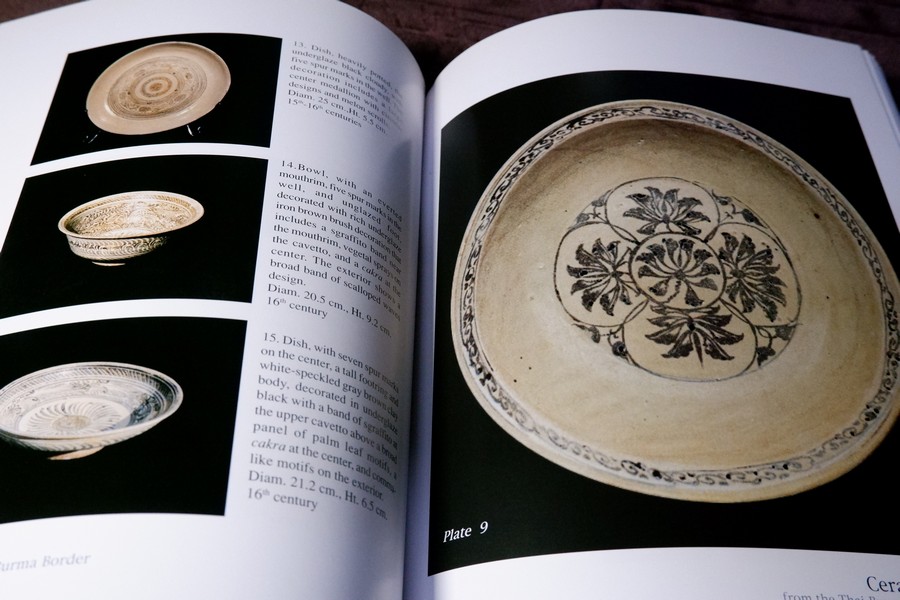 Ceramics from the Thai-Burma Border by Sumitr Pitiphat ปี 1992