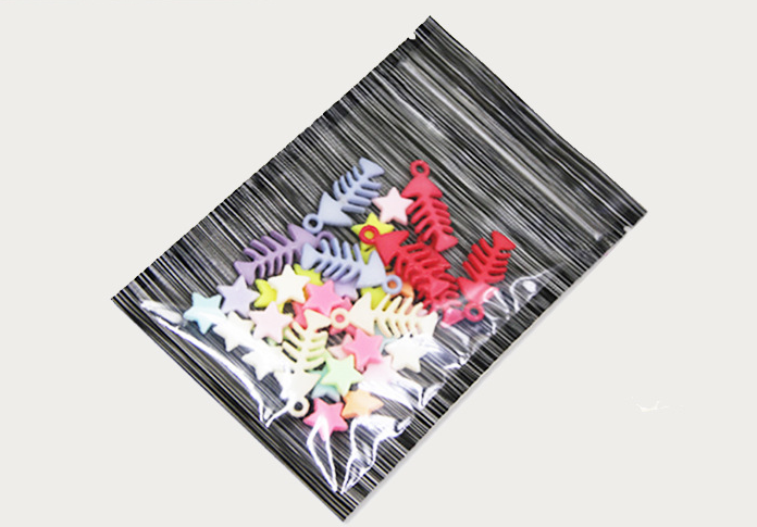 ถุงหน้าใส หลังฟอยล์สี ลายเส้น ซิปล็อคตั้งไม่ได้ (เมทัลไลท์)