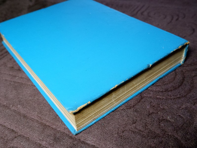 สมเด็จพระนางเจ้าสิริกิติ์ พระบรมราชินีนาถ โดย กองบรรณาธิการ หนังสือพิมพ์เสรีรัฐ ปกเเข็ง