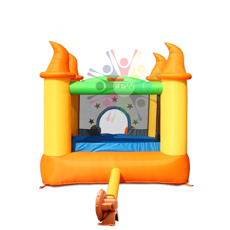 บ้านลมขนาด 2.25 x 3 x 1.75 m สินค้าผลิตและออกแบบได้ลงตัวและน่ารักสุดๆ พร้อด้วยฟังท์ชั่นที่เสริมสร้างพัฒนาการและจินตนาการได้อย่างครบครัน มีสีสันสดใสออกแบบมาเพื่อกระตุ้นประสาทตาในการมองเห็นของเด็กๆ เหมาะสำหรับเด็กอายุ 3-10 ขวบน้ำหนักโดยรวมไม่เกิน 100 กิโลกร