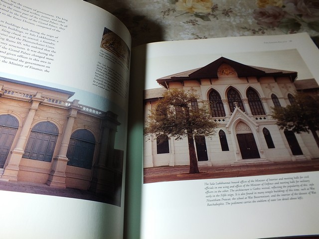 Palaces of Bangkok by Naengnoi Suksri and Michael Freeman ปกแข็ง ปี 1996 (Pre-Order สอบถาม)