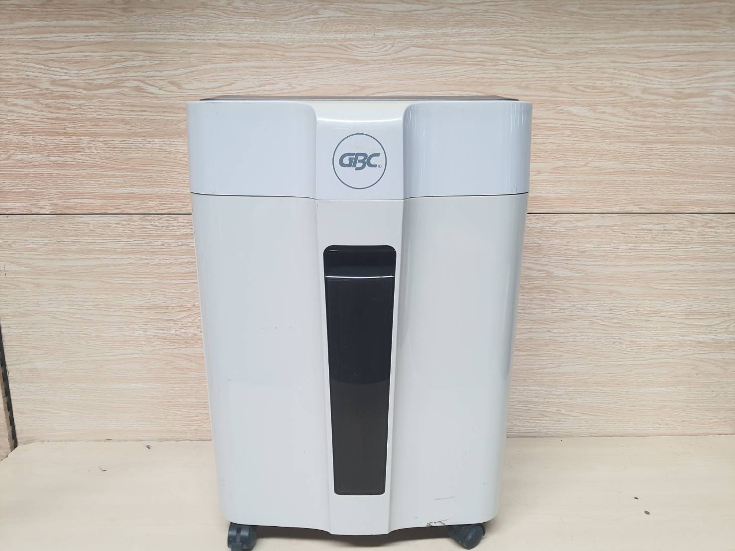 เครื่องทำลายเอกสาร มือสอง GBC Micro Cut Shredder ShredMaster 22SM (GCS22SM)