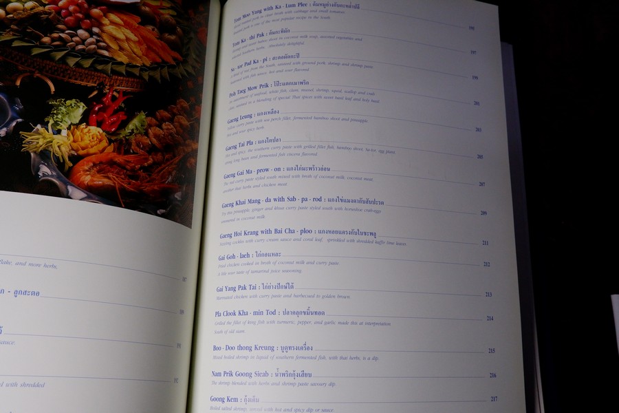 THAI CULINARY ART . Recipes by Srisomboon Bhandhukravi ( 2 ภาษา) ปกแข็ง 256 หน้า ปี 2541