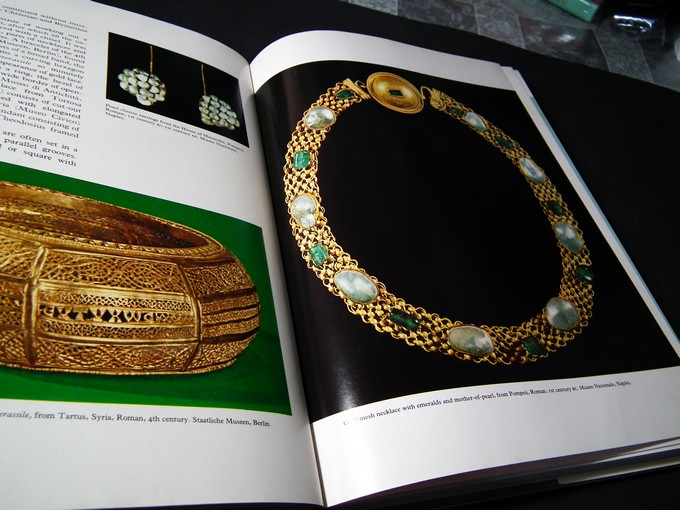 จิวเวลลี่โบราณ Jewellery through the ages ปกแข็งเล่มใหญ่ ปี 1970