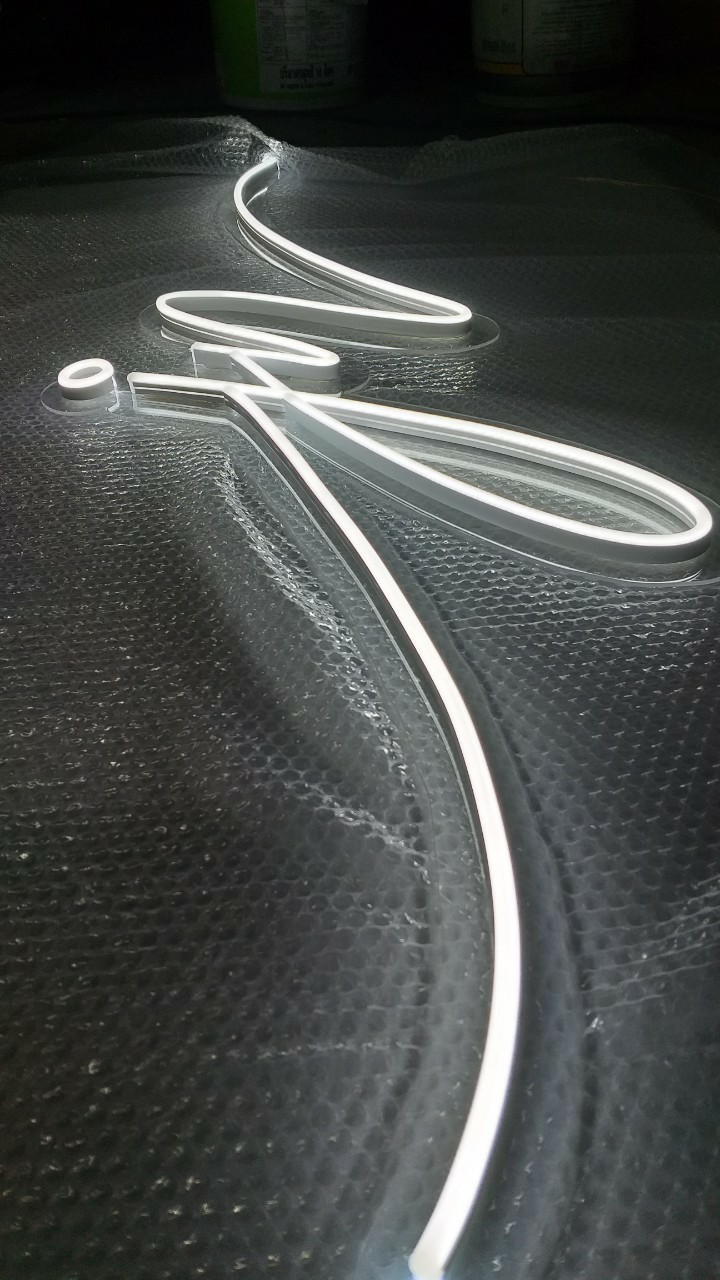 ป้ายไฟนีออน LED อะคริลิคใสรองหลัง