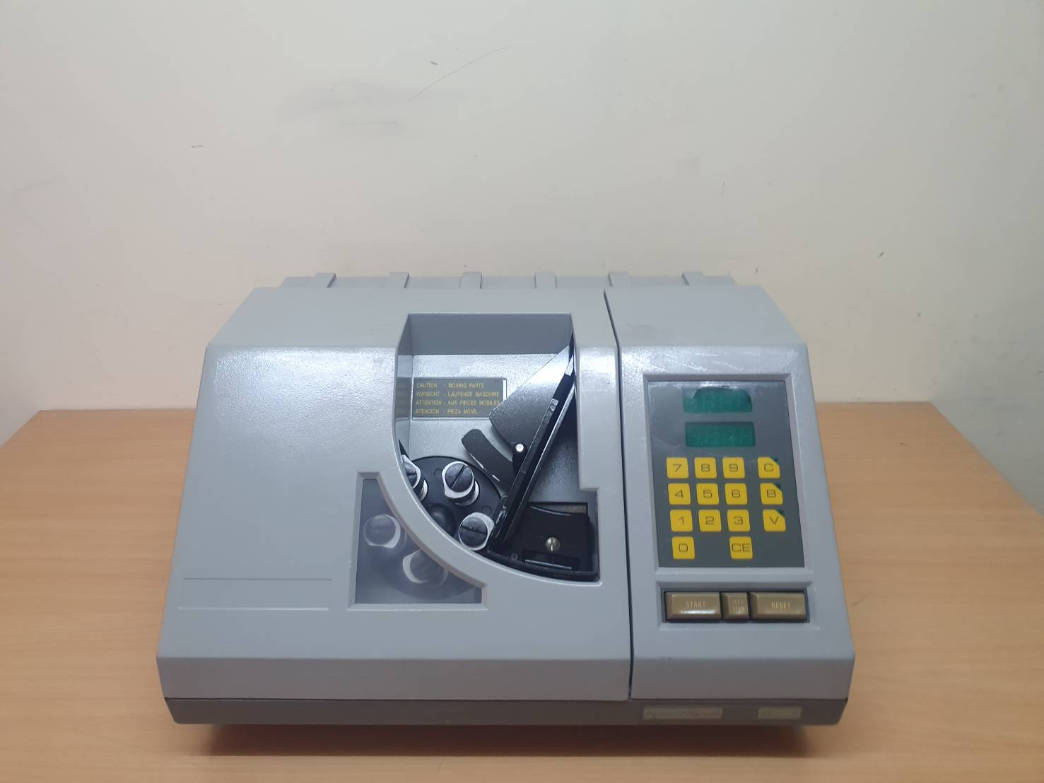 เครื่องนับธนบัตร นับแบงค์ ยี่ห้อ De la Rue Systems 125 มือสอง