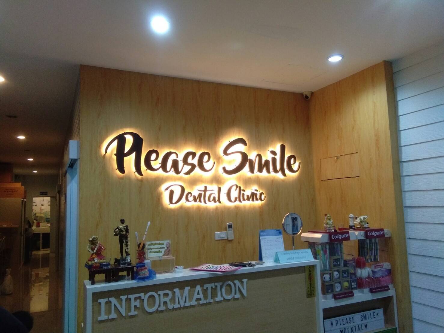 ป้ายอักษรโลหะ ติดไฟออกหลัง @Please Smile