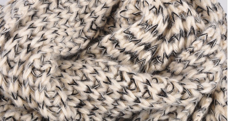 พร้อมส่ง - ผ้าพันคอไหมพรมกันหนาว NC110 (สีขาวดำ)