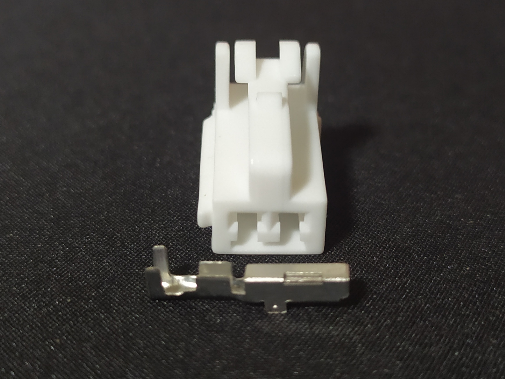 2 พิน ขาว 2.3 #1248