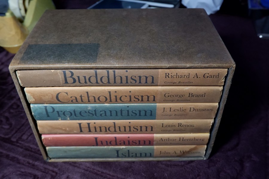 Great religions of modern man (hinduism buddhistism catholicism protestantism judaism islam) ปกเเข็ง 6 เล่ม ปี 1962