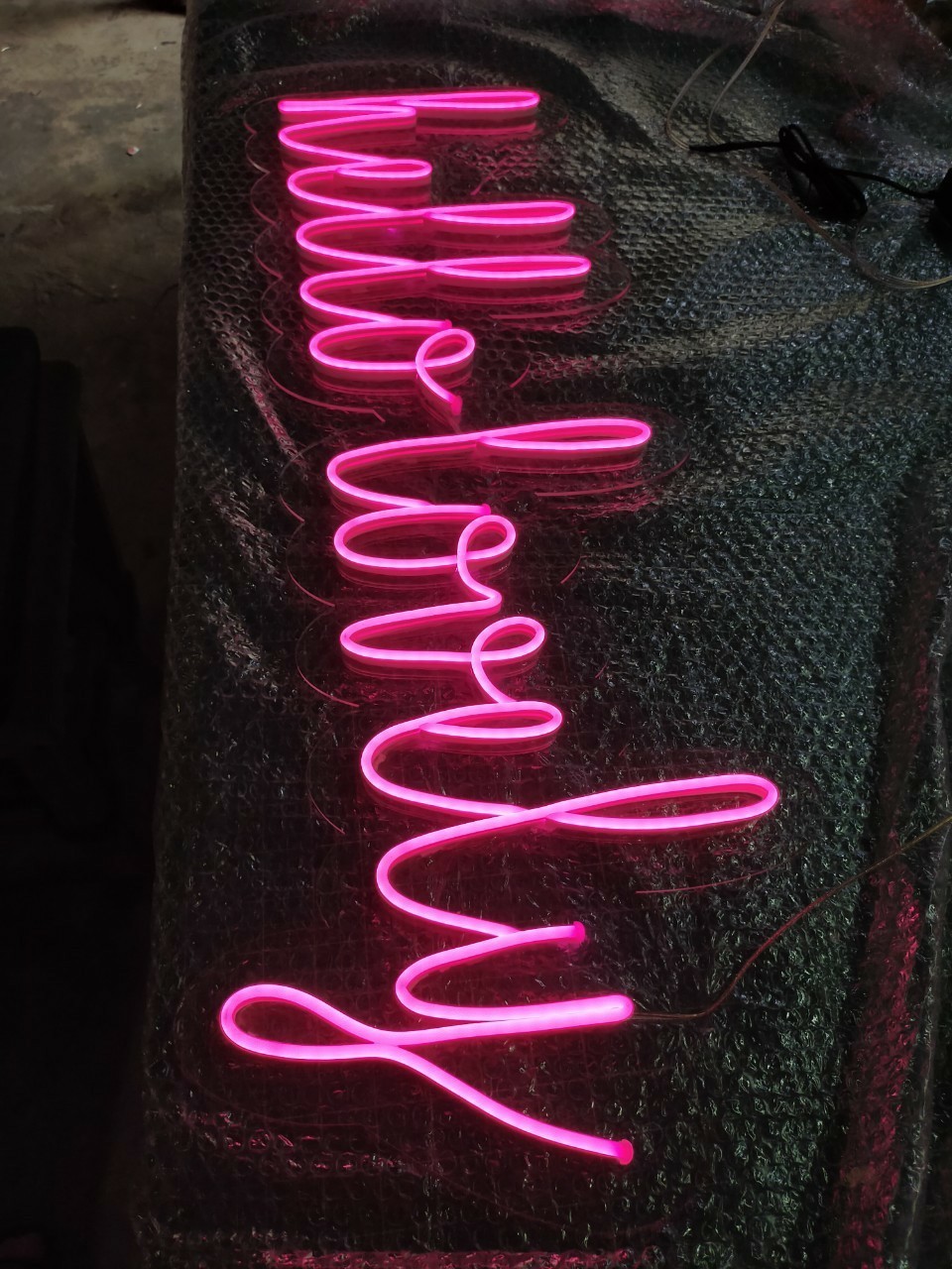 ไฟนีออน เฟค