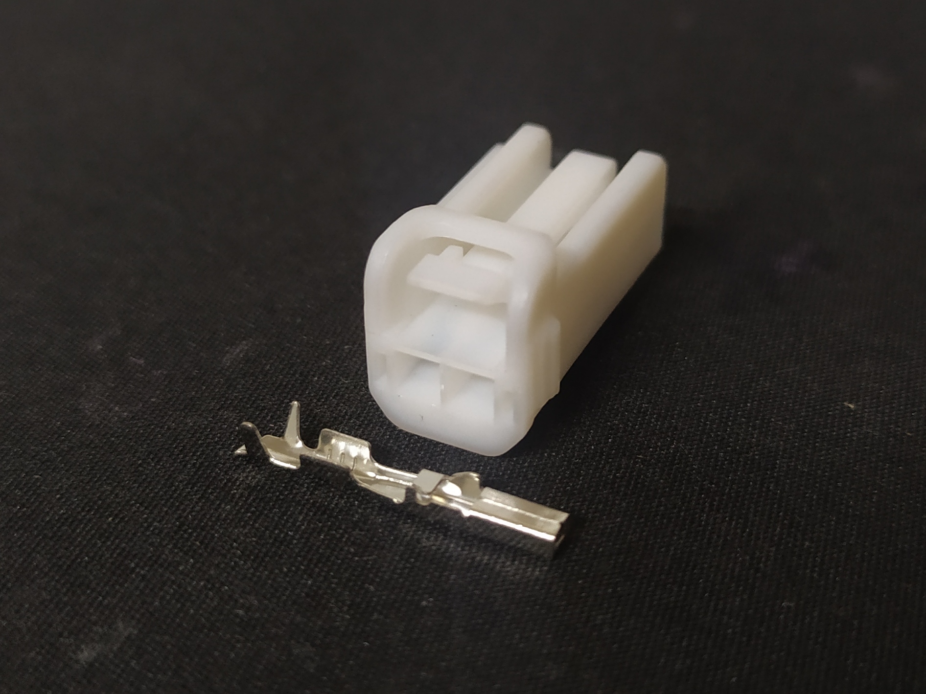 2 พิน ขาว Horn Toyota #6053