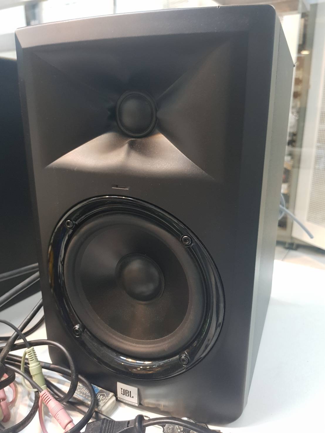 ลำโพง 5" JBL LSR305 3-Series Studio Monitors มือสอง