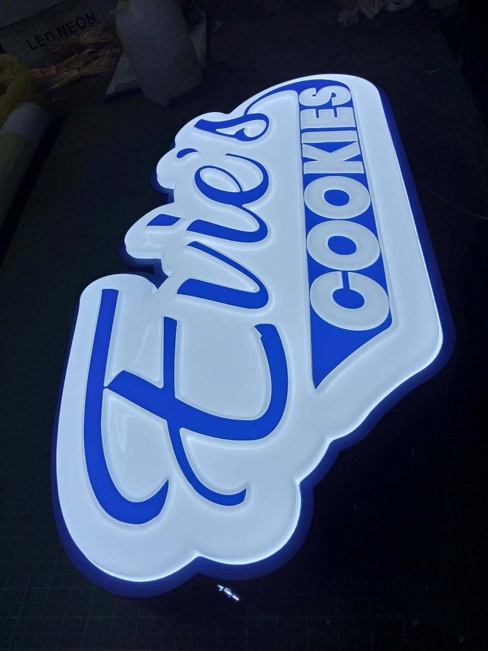 ป้ายอักษรไฟปั้มนูน