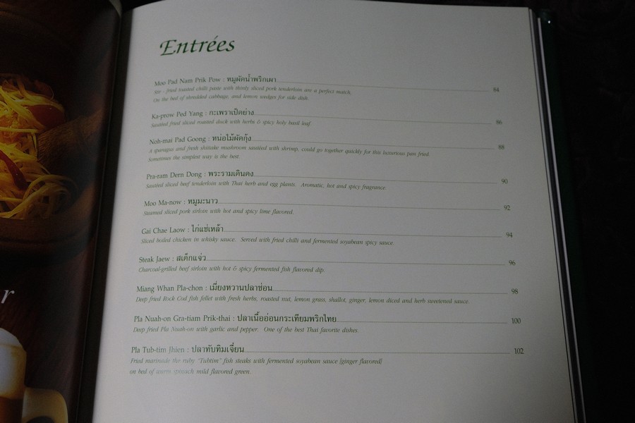 THAI CULINARY ART . Recipes by Srisomboon Bhandhukravi ( 2 ภาษา) ปกแข็ง 216 หน้า ปี 2543