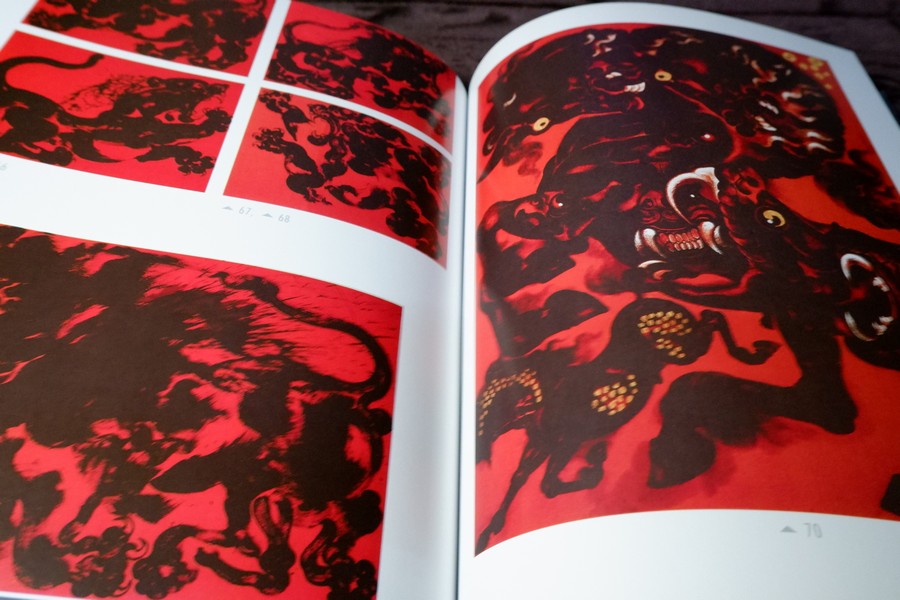 มนุษย์ต่างดาว โดย ถวัลย์ ดัชนี พิมพ์ครั้งเเรก ปี 2552