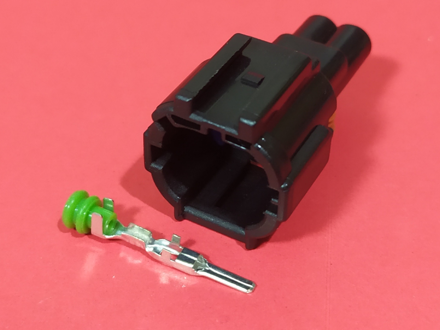 2 พิน ดำ/เขียว Nissan (ตัวผู้) #1774