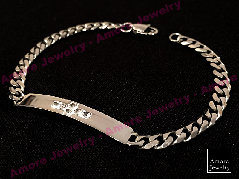 Bracelet with Crystal in Cross Shape - สร้อยข้อมือประดับคริสตัลรูปไม้กางเขน