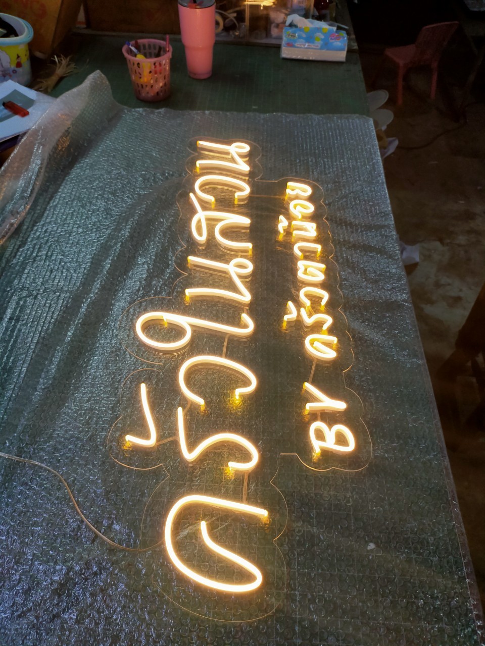 ไฟนีออน เฟค