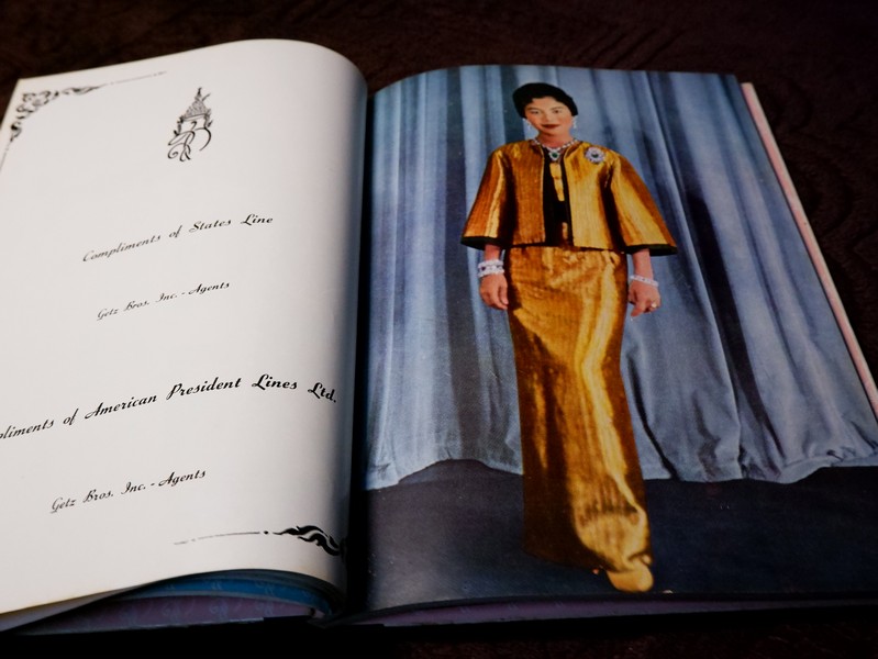 ประมวลภาพพระบรมฉายาลักษณ์ สมเด็จพระนางเจ้าสิริกิติ์ พระบรมราชินีนาถ ปกแข็ง พิมพ์ ปี 2514 (Pre-Order สอบถาม)