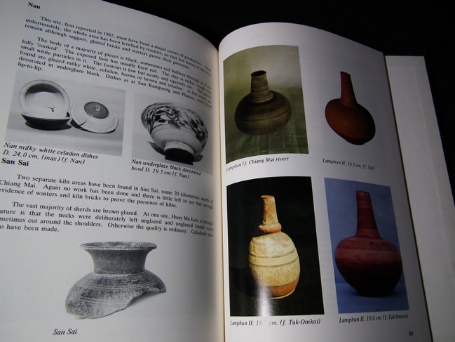 Thai Ceramics also Burmese and Khmer by J.C. SHAW ปกแข็ง ปี 1987