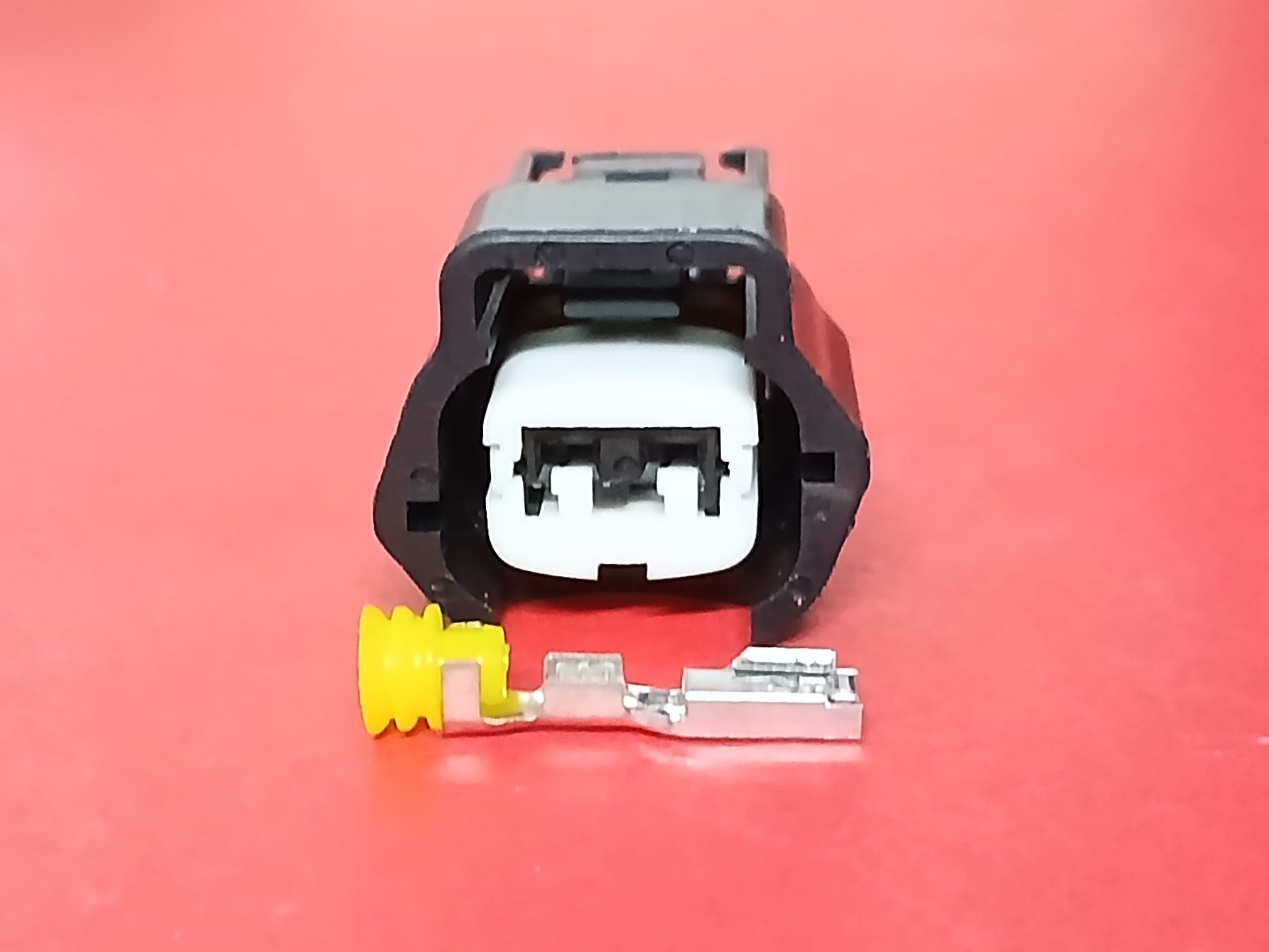 2 พิน ดำ Fuel Injector Nissan ร่องเยื้อง #0773