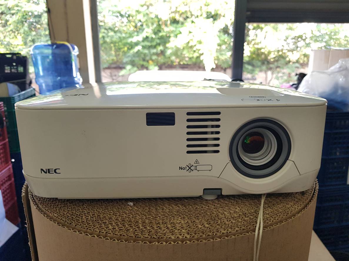 โปรเจคเตอร์ NEC VT595 มือสอง(2000 ลูเมน)