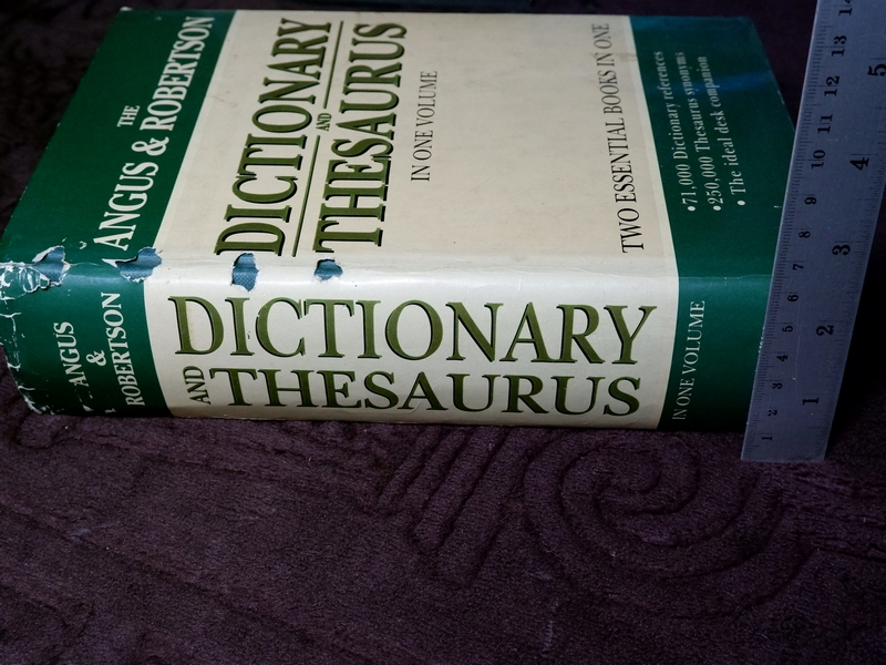 the angus & robertson dictionary and thesaurus in one volume