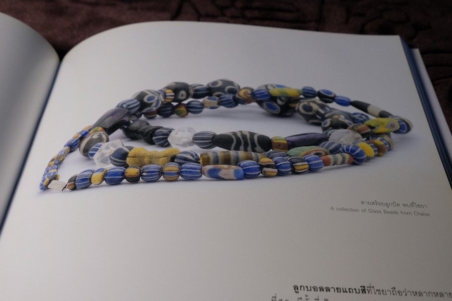 รอยลูกปัด (Beyond Beads) โดย บัญชา พงษ์พานิช ปี 2552 (Pre-Order สอบถาม)