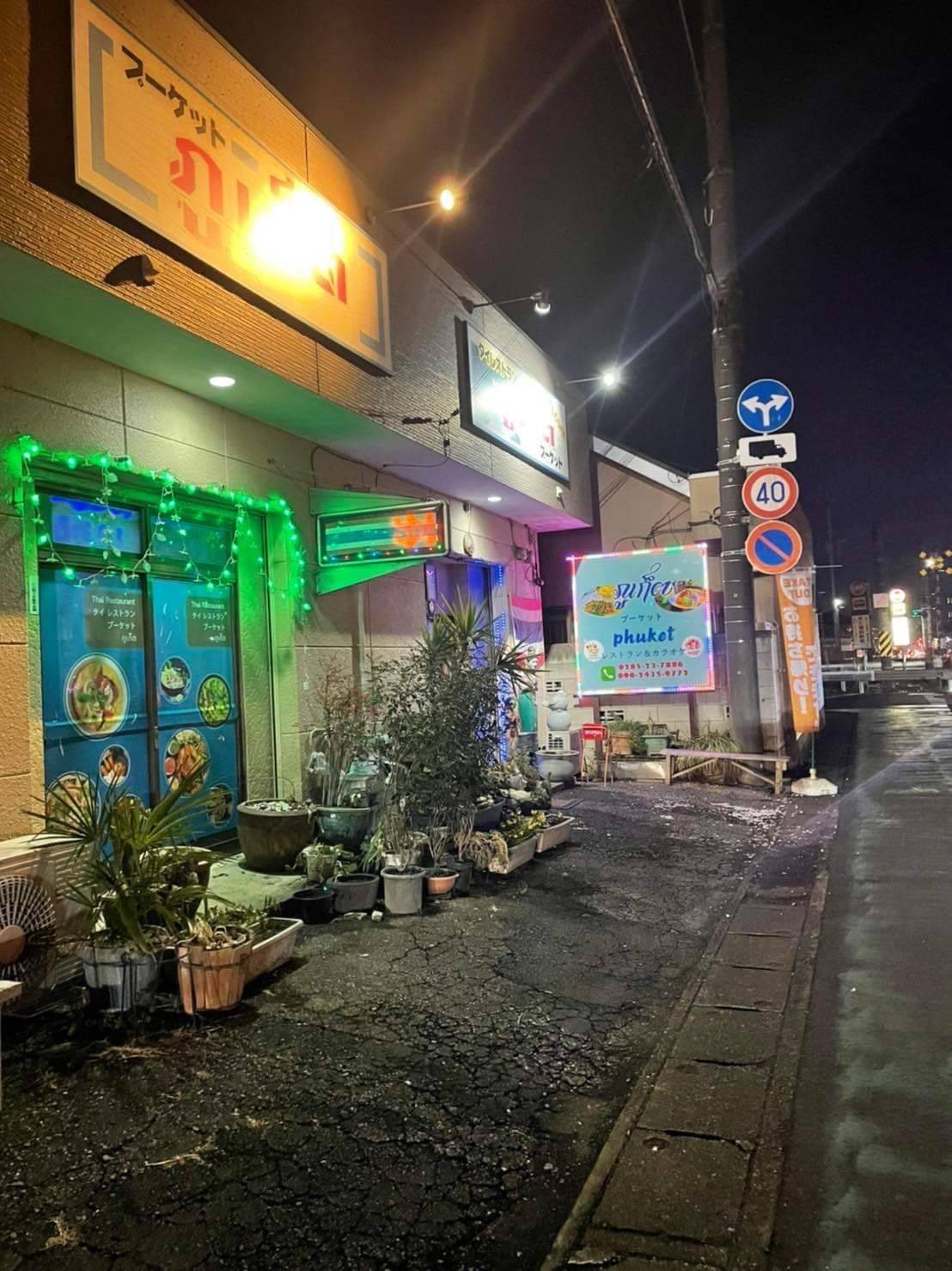 งานสติ๊กเกอร์ซีทรู ติดตั้งที่ญี่ปุ่น ร้านอาหารไทย