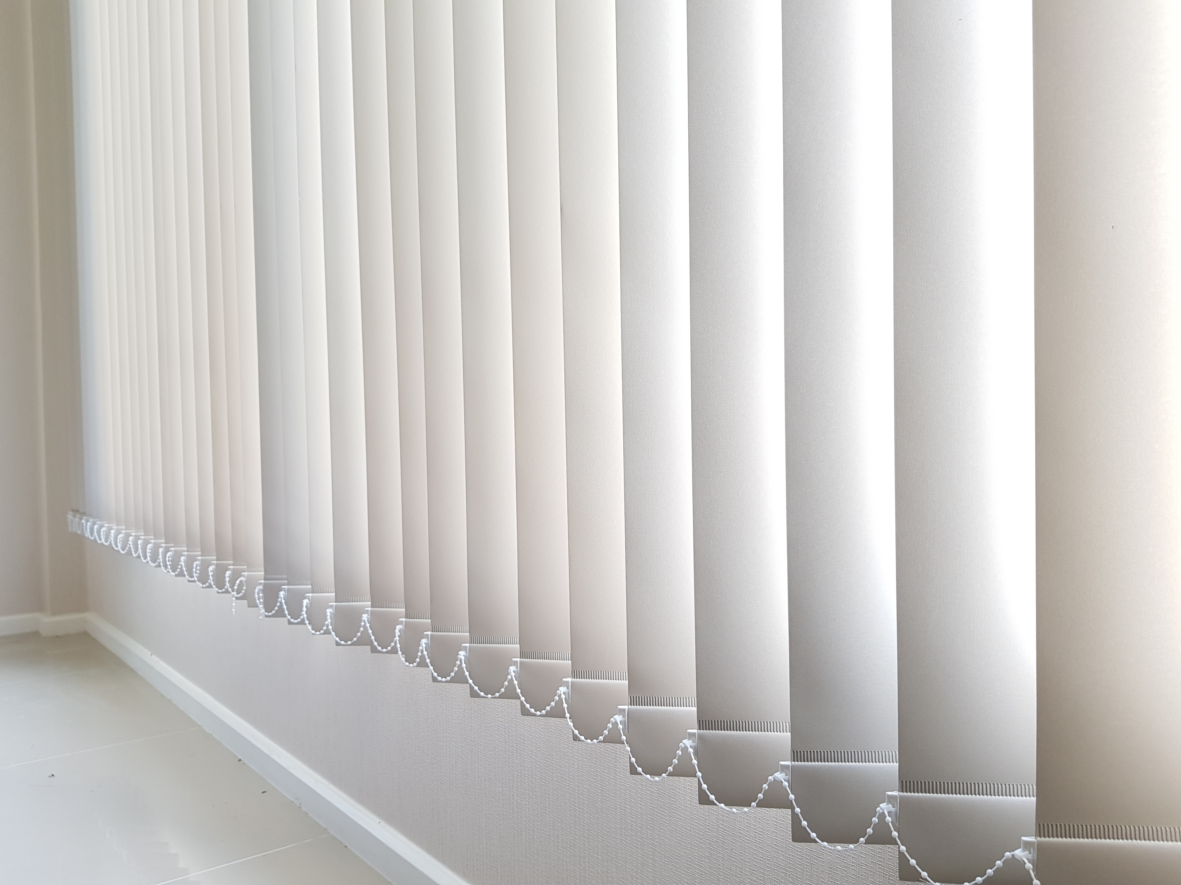 ม่านปรับแสงทึบแสง "Blackout Verticai Blinds" ผ้าม่าน ม่าน มู่ลี่ มู่ลี่ไม้ ม่านม้วน วอลเปเปอร์ รับติดตั้ง ออกแบบ ราคาถูก ทุกประเภท ทุกรูปแบบ