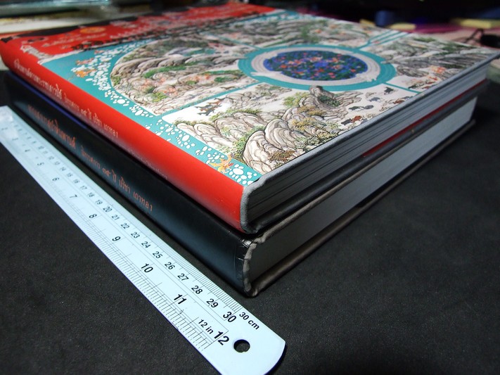 นิทรรศการ จากแสงเงาสู่ป่าหิมพานต์ และ ป่าหิมพานต์ตามพระราชเสาวนีย์ ของ อ.ปรีชา เถาทอง ปกแข็ง 2 เล่ม ปี 2548 (สอบถาม)