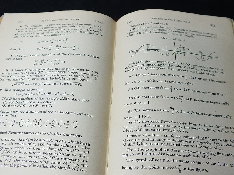 ELEMENTARY TRIGONOMETRY and KEY TO HALL & KNIGHT'S ELEMENTARY TRIGONOMETRY ปกแข็ง 2 เล่ม ปี 1960