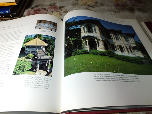 Palaces of Bangkok by Naengnoi Suksri and Michael Freeman ปกแข็ง ปี 1996 (Pre-Order สอบถาม)