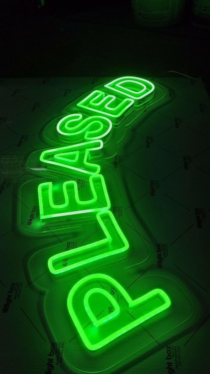 ป้ายไฟนีออน LED อะคริลิคใสรองหลัง