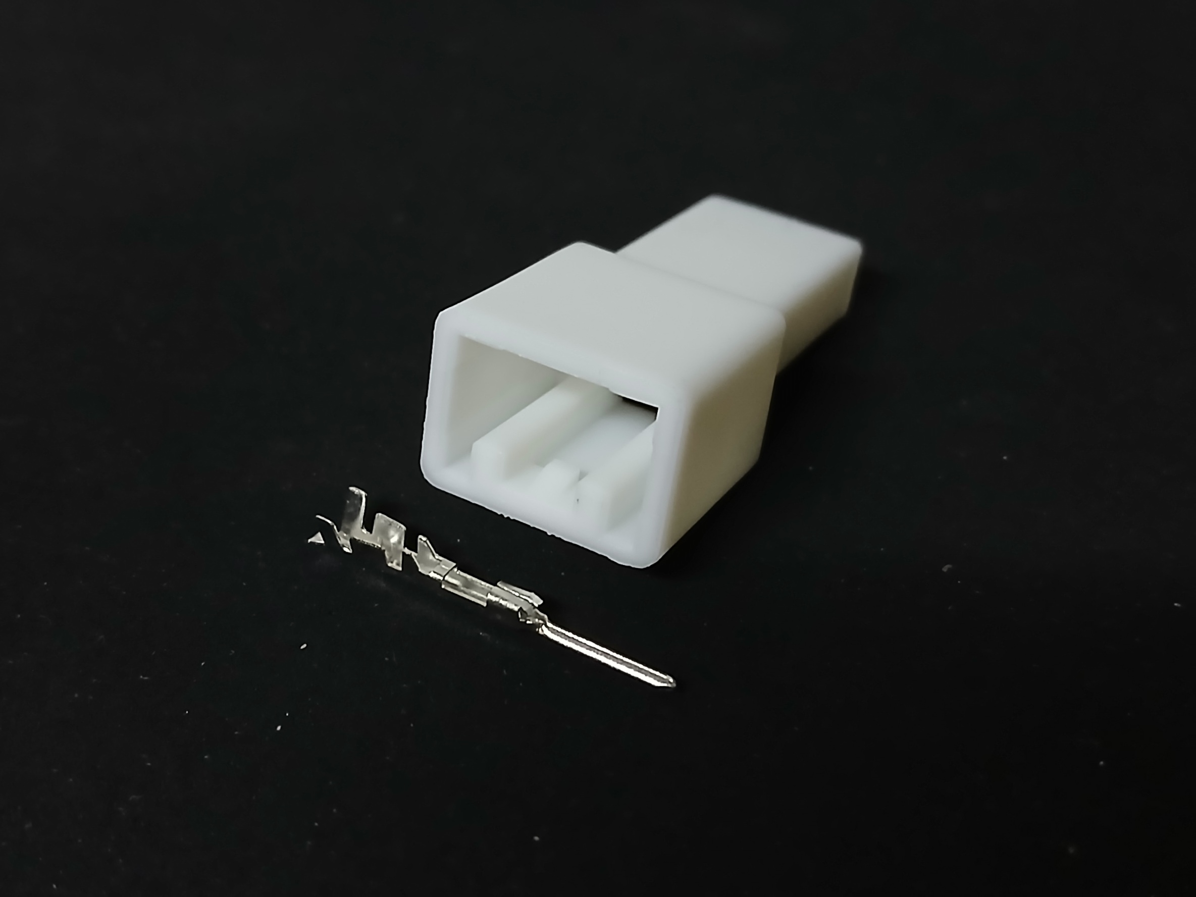 4 พิน ขาว #11950