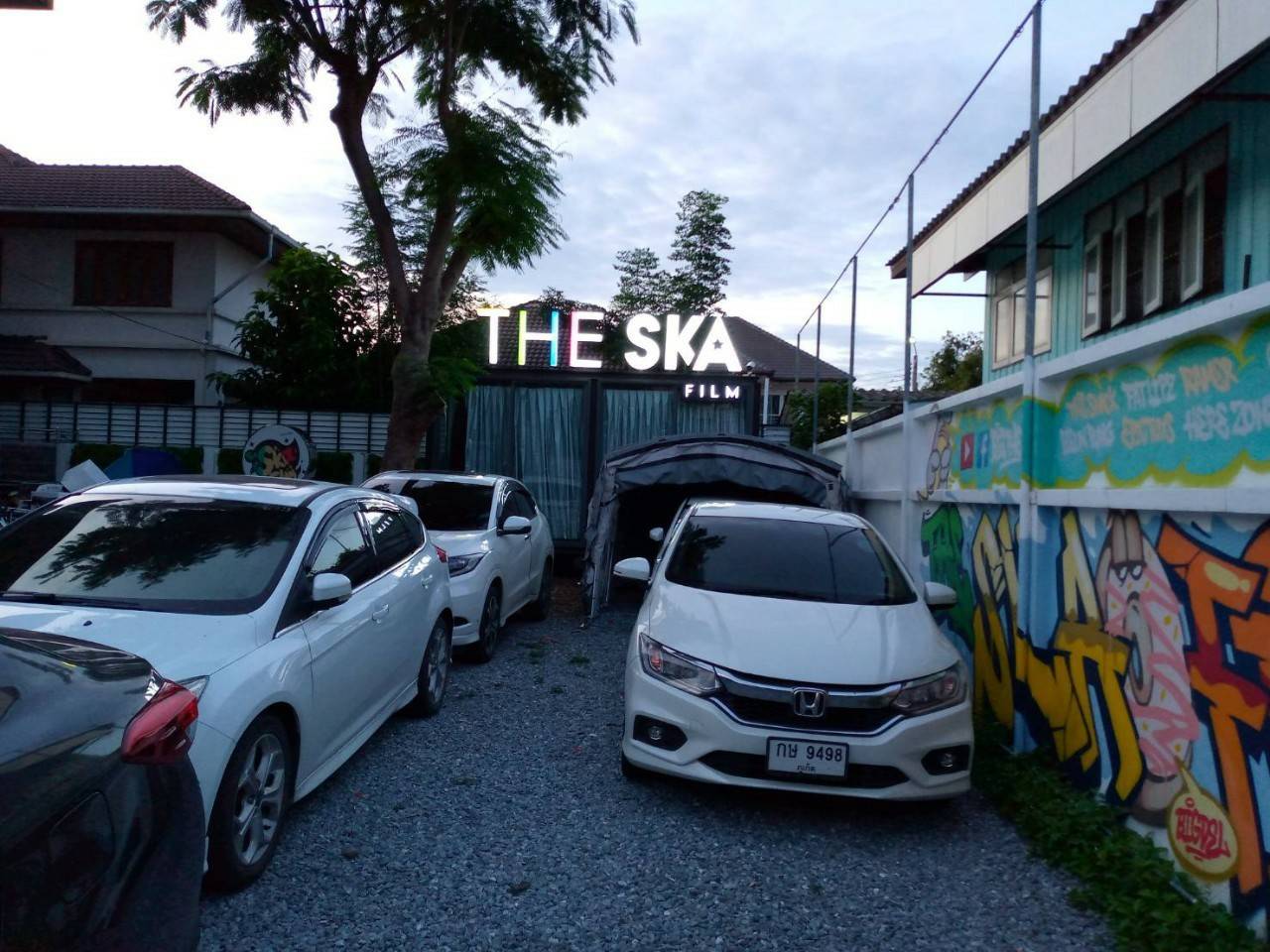ป้ายอะคริลิคไฟออกรอบตัว ป้ายเดอะสะกางานป้ายกล่องไฟออกหน้า THE SKA